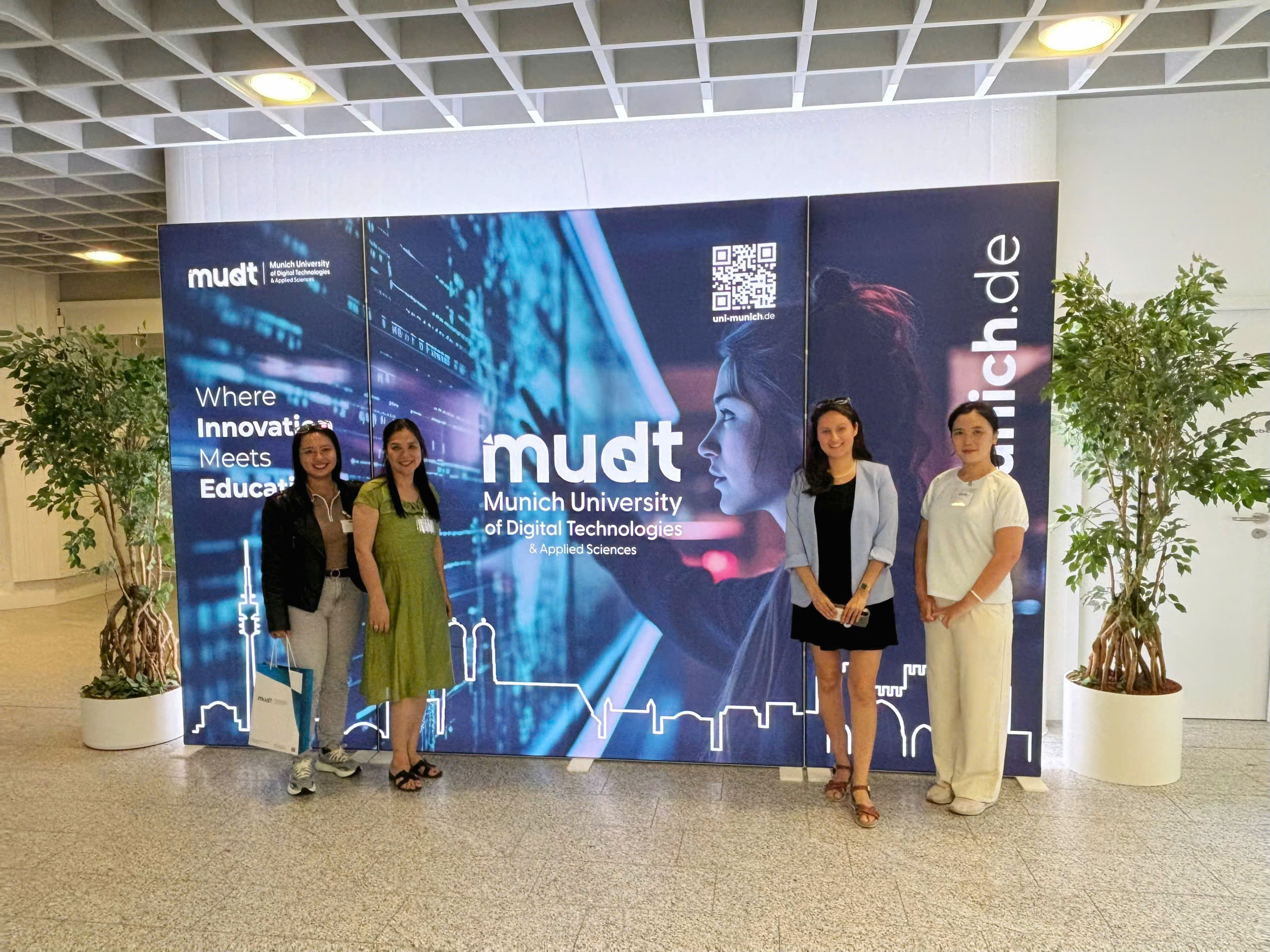 Tham quan và làm việc cùng trường Đại học Công nghệ Kỹ thuật số và Khoa học Ứng dụng Munich (MUDT)